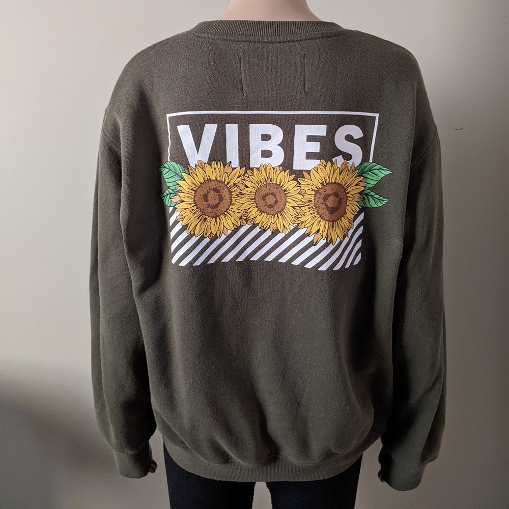 Boyfriend Crew Vibes Sunflowers crewneck sweater, women's large